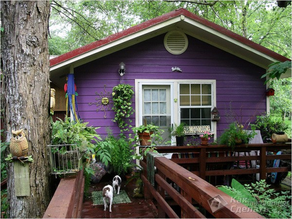 Wie man ein Holzhaus draußen malt