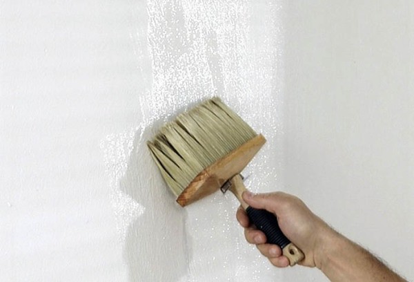 Letzte Wandgrundierung