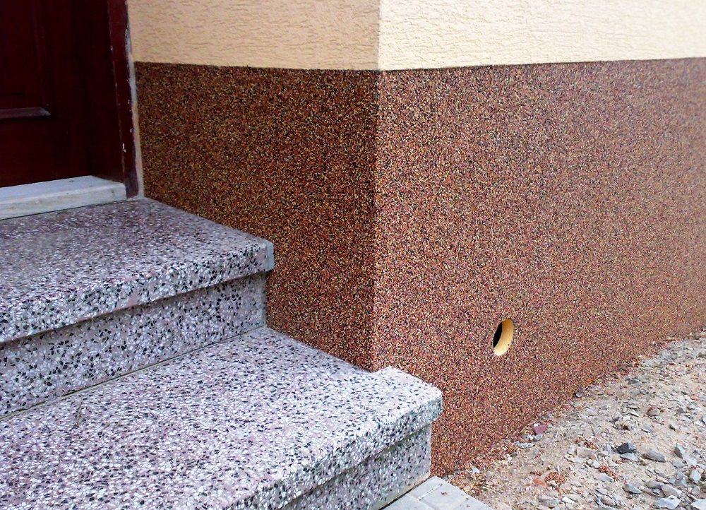 On the base - marble chips, on the walls - bark beetle