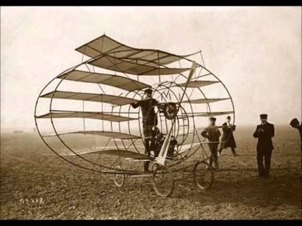 İlk icat edilen uçağın görüntüsü ile duvar resmi