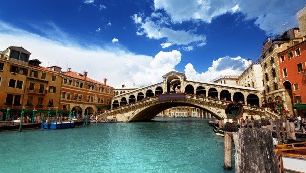 Fotomural con vistas al puente de Rialto en Venecia.