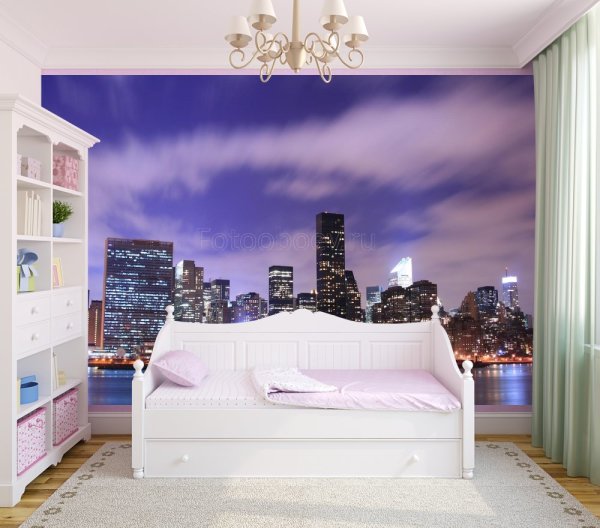 Auf dem Foto das Bild des blauen Himmels über dem Abend New York