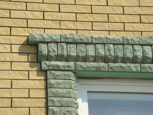 Hochgepresste Fliesen und Steine