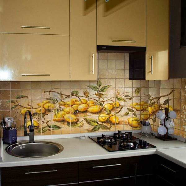 Decoración de azulejos para la pared de la cocina.