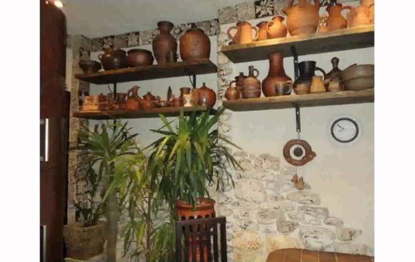 Decora las paredes en una cocina rústica