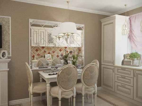 Un ejemplo de decoración de una pared vacía en una cocina barroca.