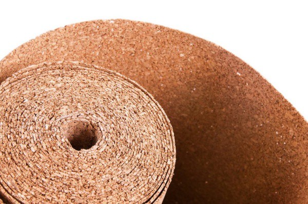 Ρολά φελλό χωρίς βάση. Φαίνεται ενδιαφέρον σε χαμηλότερο φόντο με αντίθεση. Ρολά φελλό χωρίς βάση. Φαίνεται ενδιαφέρον σε χαμηλότερο φόντο με αντίθεση.