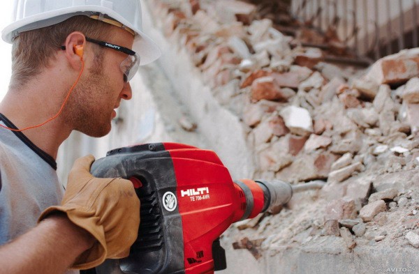 Démolition du mur entre les toilettes et la salle de bain Démolition du mur entre les toilettes et la salle de bain