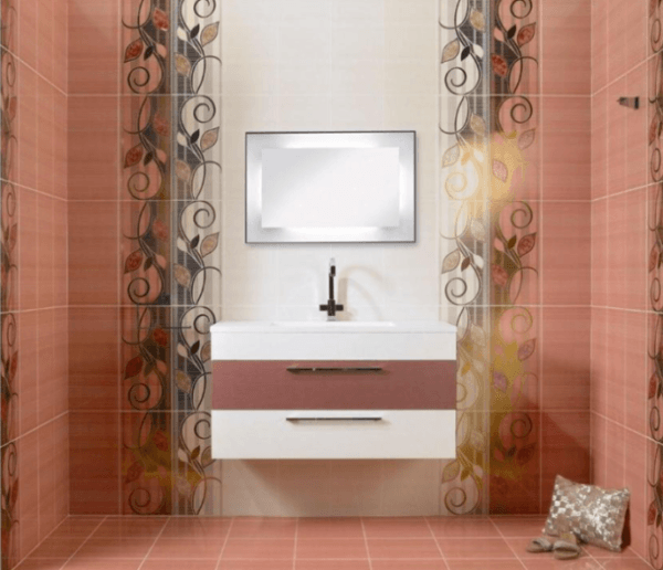 Piastrelle in ceramica fai-da-te che pongono sulle pareti