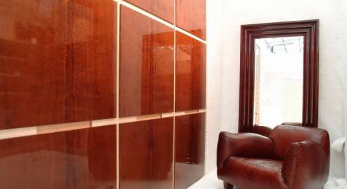 Panneaux MDF enduits d'un vernis protecteur brillant Panneaux MDF enduits d'un vernis protecteur brillant