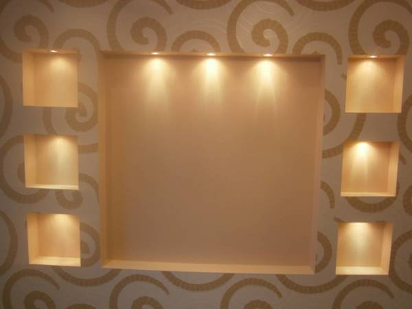 Независимо от метода на инсталиране на листове от гипсокартон по стените, ще получите равна повърхност, върху която можете да фантазирате допълнително