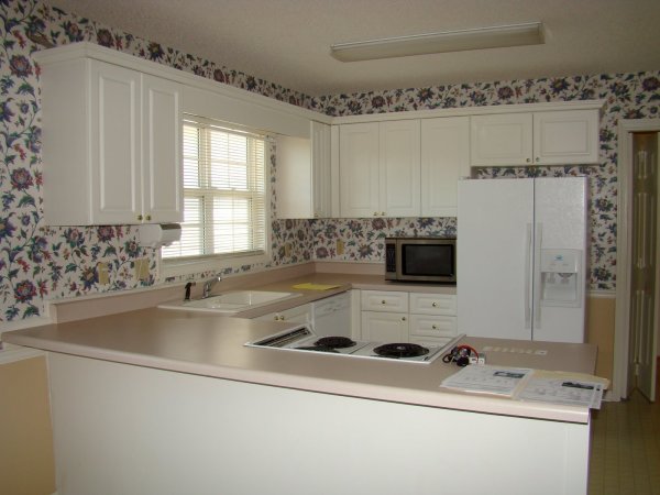 Тапетът по стените на кухнята е рядкост, която набира популярност всяка година, тъй като съвременните тапети се създават много здрави и устойчиви на влага, което е необходимо за кухнята Тапетът по стените на кухнята е рядкост, която набира популярност всяка година, тъй като съвременните тапети се създават много здрави и устойчиви на влага, което е необходимо за кухнята