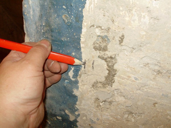 Vor der Montage des Rahmens zum Verputzen der Wände müssen diese wie alles andere, zum Beispiel Werkzeuge, vorbereitet werden