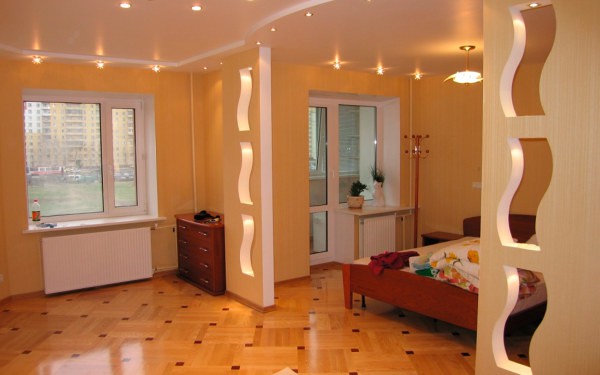 С помощта на гипсокартонни конструкции можем да разделим стаите на няколко необходими зони без много труд и разходи