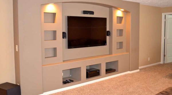 С помощта на конструкции от гипсокартон можем да разпределим всяка конкретна част от помещението и да създадем допълнителни места за съхранение