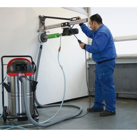 صنع فتحة بآلة حفر الماس