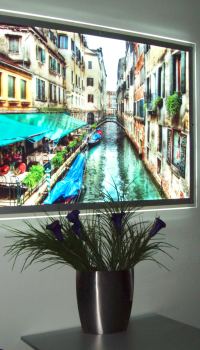 Durch die Beleuchtung der Glasscheibe erhalten Sie eine Originallampe