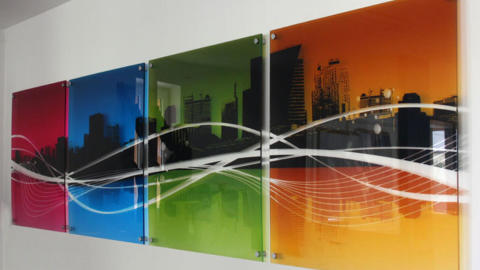 Die Glasscheibe passt in jedes modische Interieur.