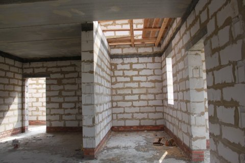 Стени и преграда