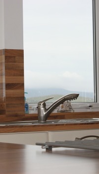 Bir ağacın altında yıkanabilir vinil duvar kağıdı, mutfağınıza asalet katacak