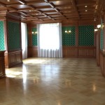 Αγγλικό στιλ: πάνελ με απλό γεωμετρικό ανάγλυφο και εξοπλισμένο με υφάσματα