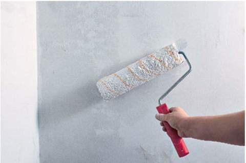 Before applying the coating, the walls must be treated with paint - soil, which must match the color of the finish coating itself. Before applying the coating, the walls must be treated with paint - soil, which must match the color of the finish coating itself.