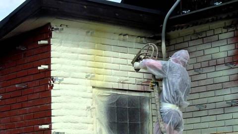 Η πολυουρεθάνη μπορεί να μονώσει το σπίτι τόσο έξω όσο και μέσα.