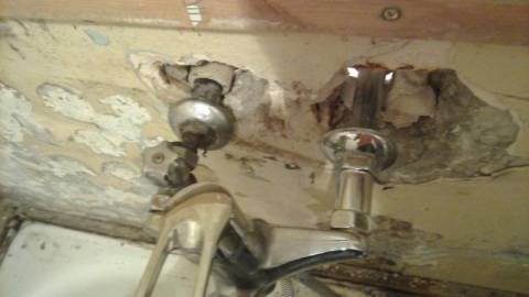 Döşemeden önce su ve kanalizasyon sorunları ortadan kaldırılır