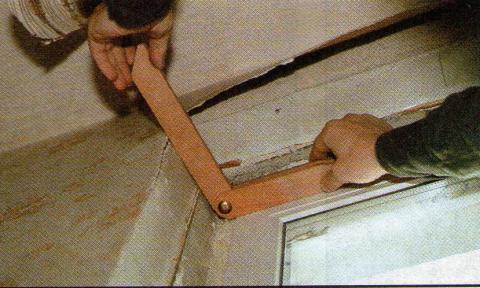 Σοβάτισμα των πλαγιών των πλαγιών της πόρτας χρησιμοποιώντας malki