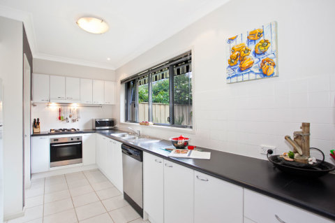 Το λευκό χρώμα των τοίχων θα διακοσμήσει κάθε δωμάτιο