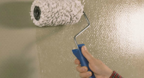 Peinture brillante pour papier peint.