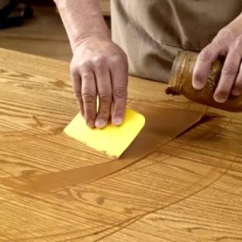 Kitt aus Lack und Kreide