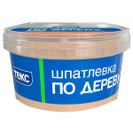 Füllen auf einem Baum 