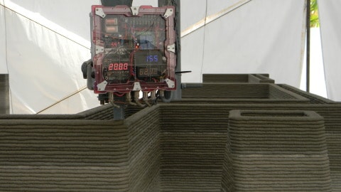 Máquina de impressão para estruturas de concreto: camadas de argamassa