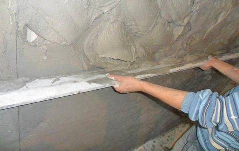 Alineamiento de paredes con mortero.