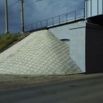 Yamaçları bağlamak için kompozit takviyeli beton plakalar