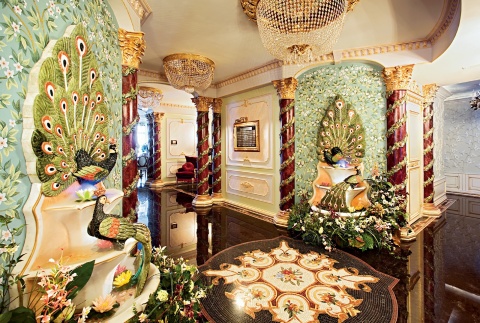 If you do not have a lack of funds, then make a garden of paradise from the corridor If you do not have a lack of funds, then make a garden of paradise from the corridor