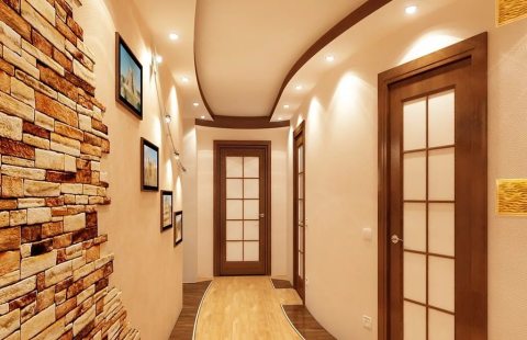 Hallway walls made of natural stone tiles, combined with wallpaper Hallway walls made of natural stone tiles, combined with wallpaper