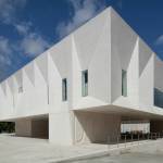 La facciata dell'edificio in cemento autopulente avrà sempre il suo aspetto originale