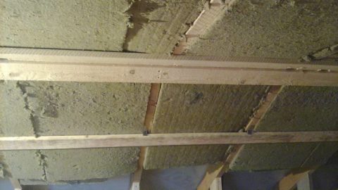 يجلس السخان بإحكام في الصندوق