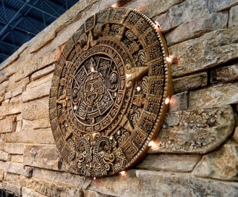 Естествен камък