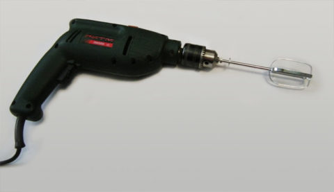 Bir çırpma teli matkap, seyreltilmiş boyayı düzgün bir kıvama getirmenize yardımcı olacaktır