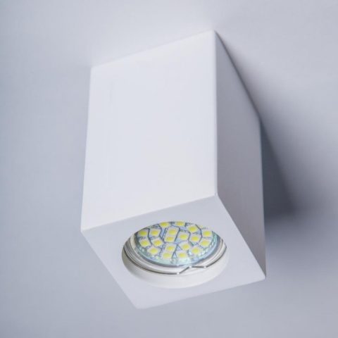 Gli infissi in gesso sono installati prima del primer e della vernice.