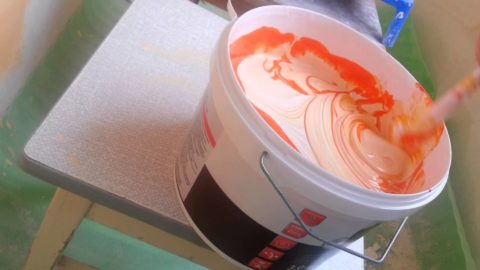 Boya kabı boyunca eşit renkte olmalıdır