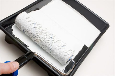 Silindiri duvar yüzeyine değil tepsiye yuvarlayın