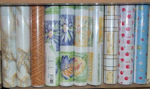 Eine Vielzahl von Zeichnungen von selbstklebenden Tapeten, die in der Küche verwendet werden können Eine Vielzahl von Zeichnungen von selbstklebenden Tapeten, die in der Küche verwendet werden können