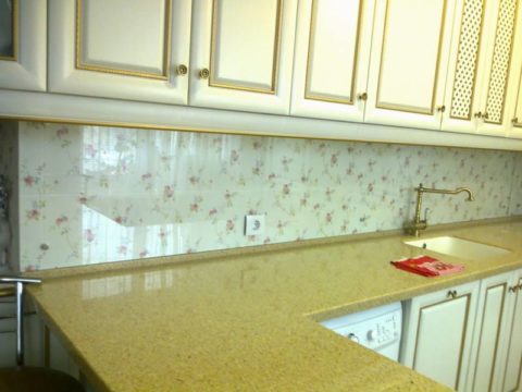 Skinali in der Küche im Arbeitsbereich Skinali in der Küche im Arbeitsbereich