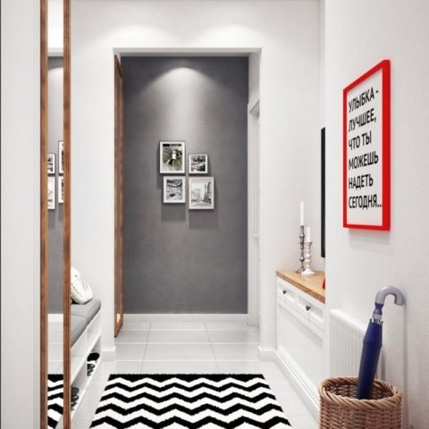 In einem kleinen Flur werden Sie unweigerlich die Wände berühren