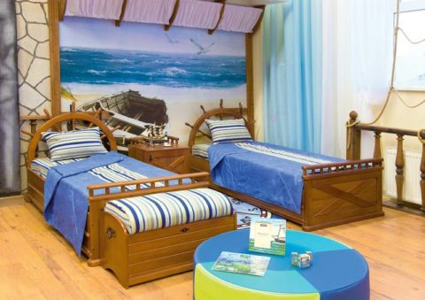 صورة خلفية الطفل في غرفة الصبي