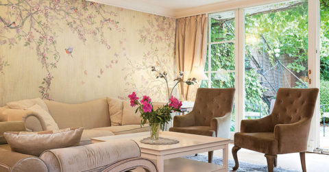 صالة بألوان دافئة